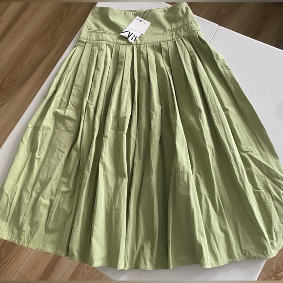 Zara Cotton Pleated Midi Skirt Mid Waist Yoke Detail at waist ZW Green XS NWT - Picture 4 of 16